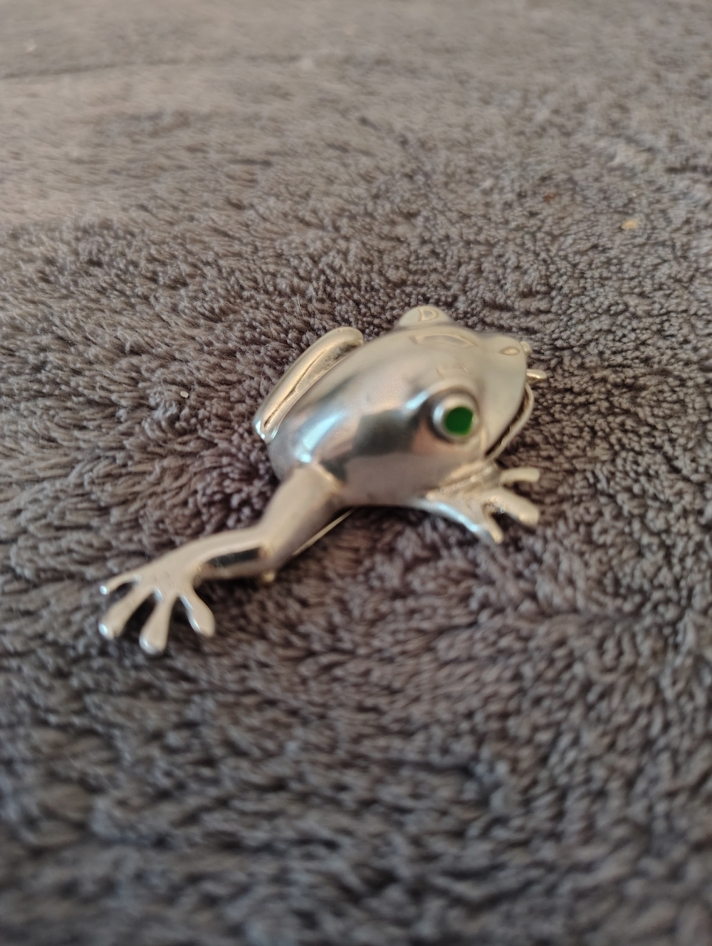 MEXICANA Silver Frog Pin with Green Eye